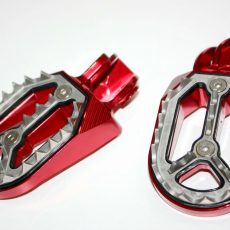 CNC RED Stainless Footpeg Foot Pegs Rest Pedal FX205 65SX MX MOTORCYCLE BIKE